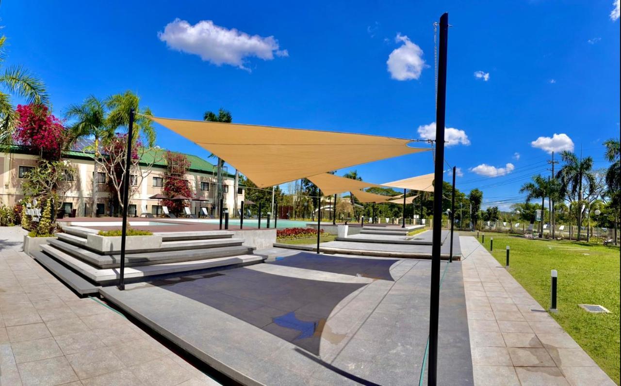 Luisita Central Park Hotel Tarlac City Dış mekan fotoğraf