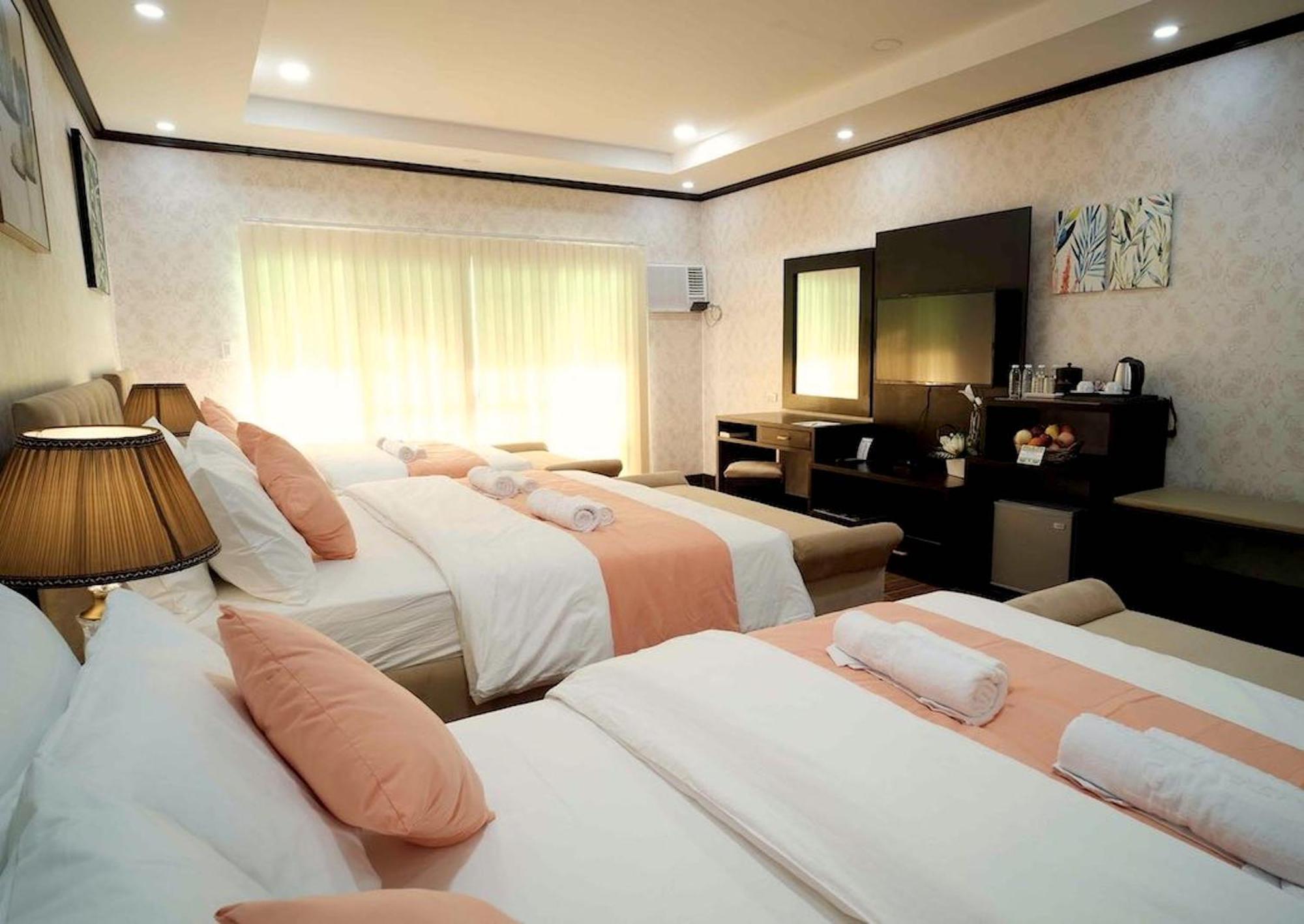Luisita Central Park Hotel Tarlac City Oda fotoğraf