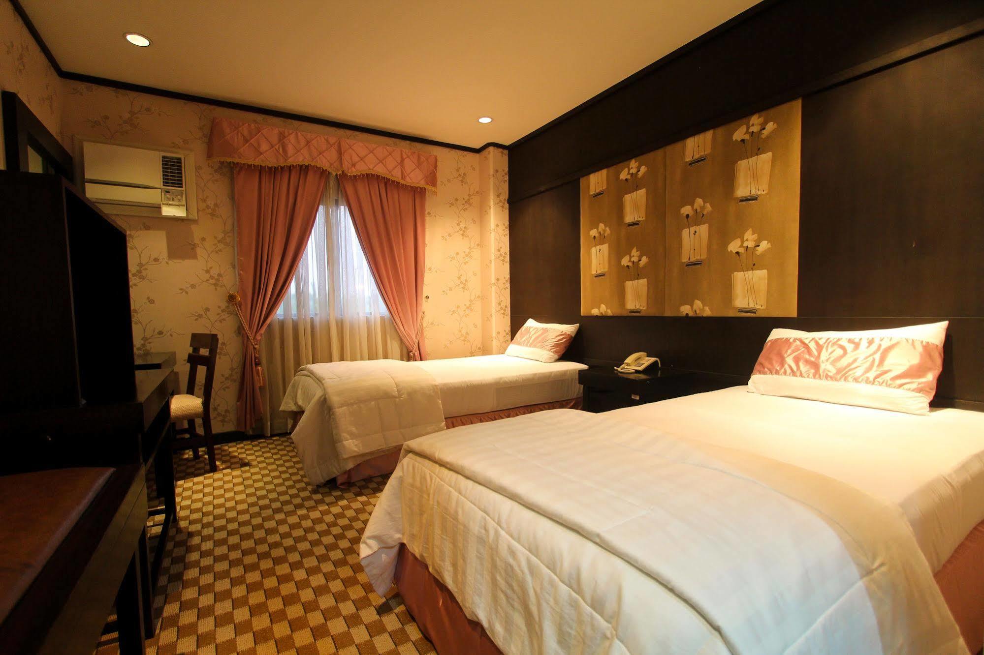 Luisita Central Park Hotel Tarlac City Dış mekan fotoğraf