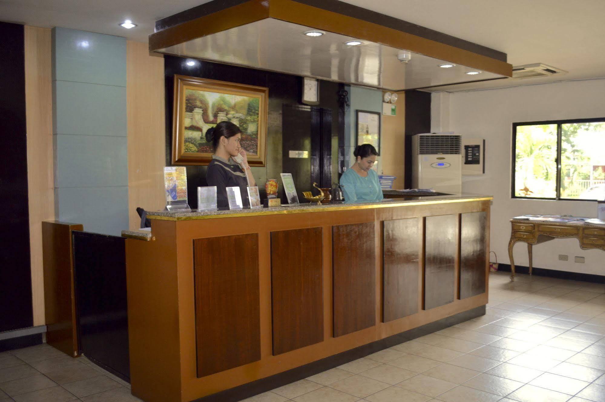 Luisita Central Park Hotel Tarlac City Dış mekan fotoğraf
