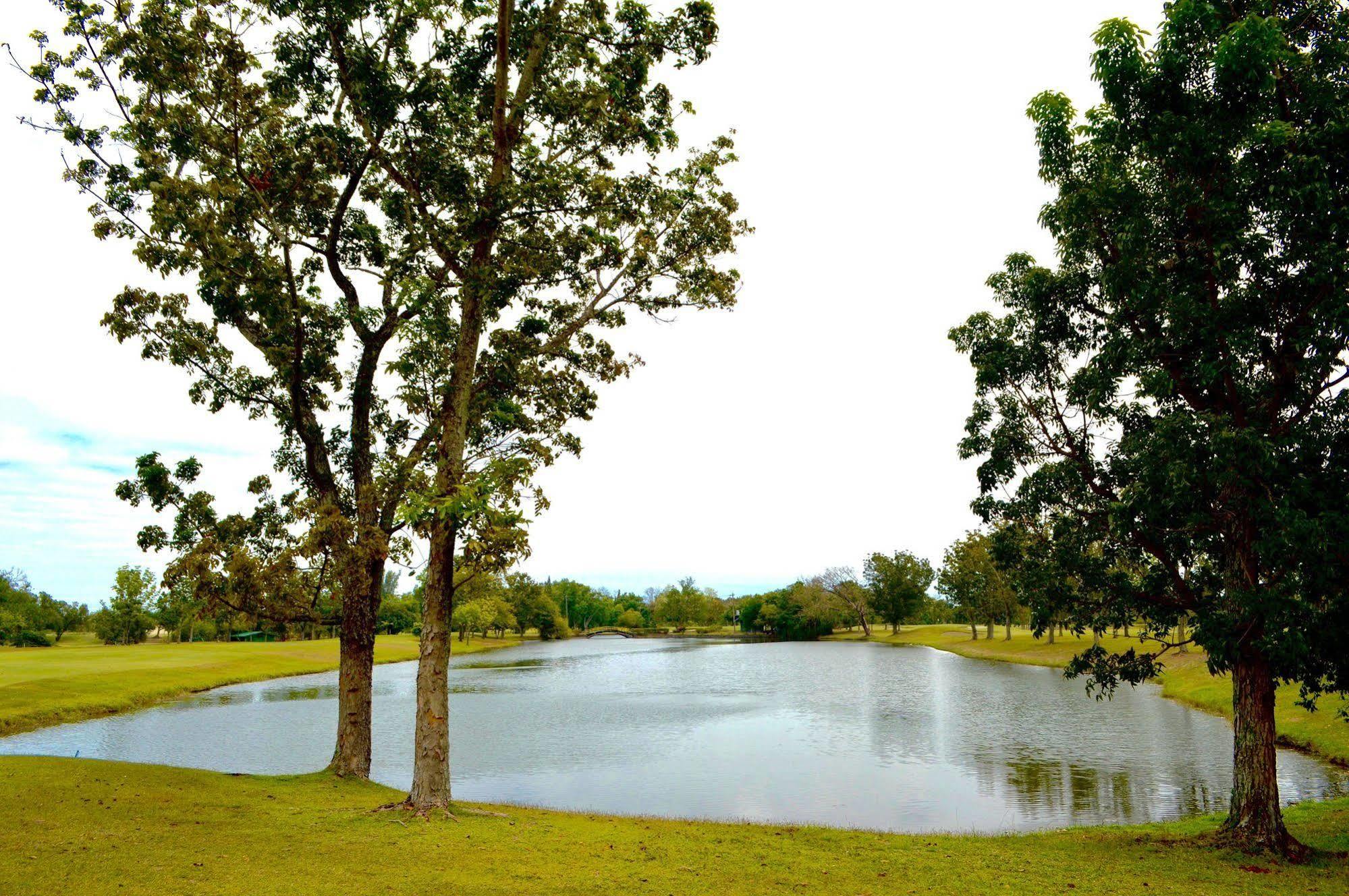 Luisita Central Park Hotel Tarlac City Dış mekan fotoğraf