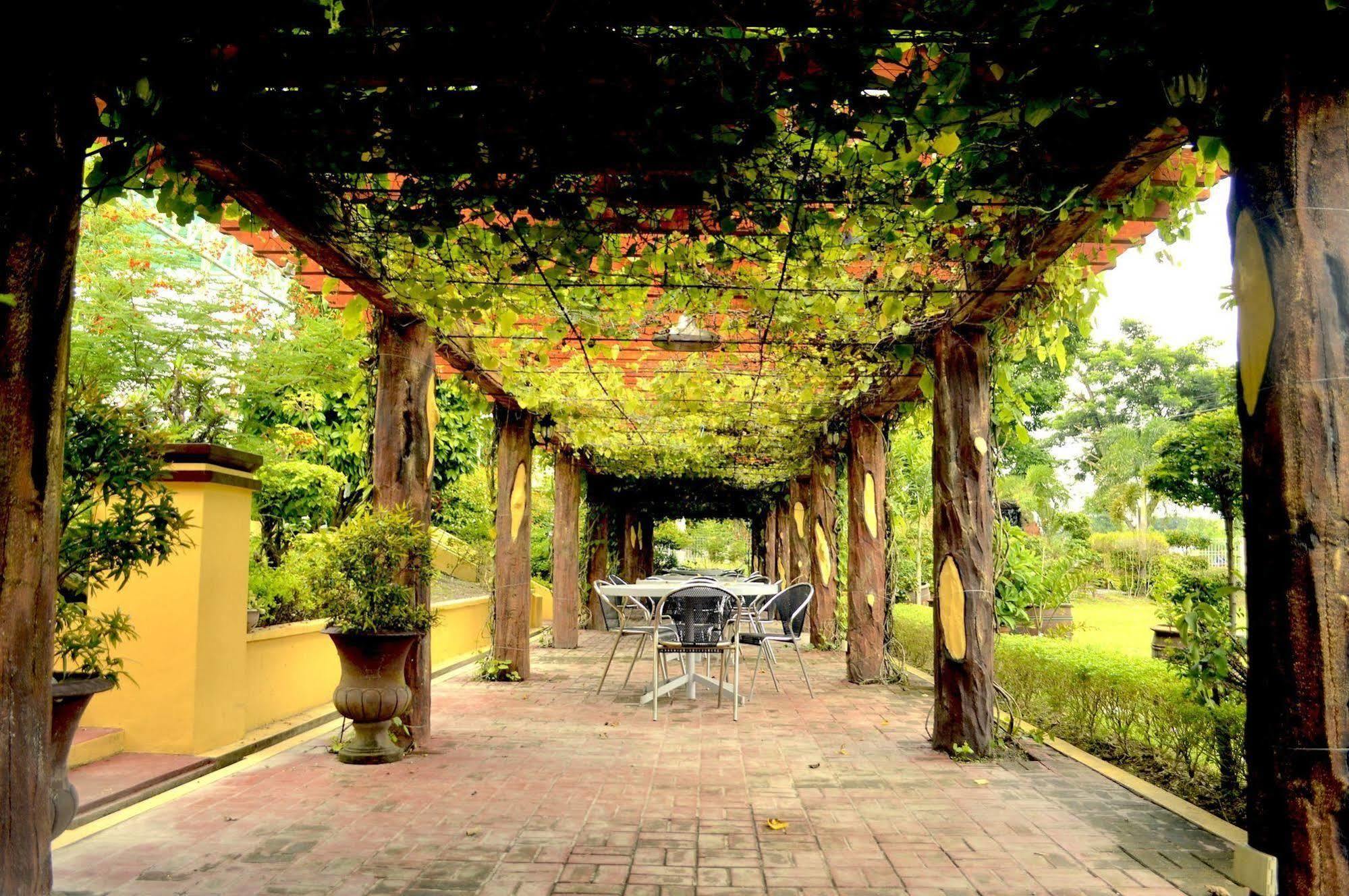 Luisita Central Park Hotel Tarlac City Dış mekan fotoğraf
